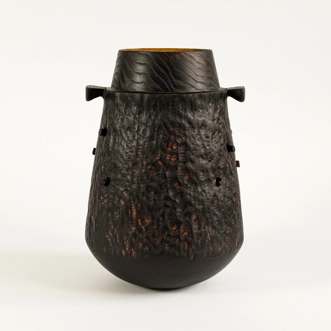 Sealed ewer
